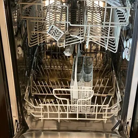 Lovely 1-bedroom With Free Parking * סופיה
