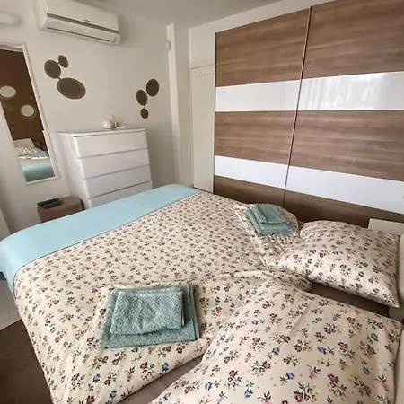 Apartment Lovely 1-bedroom With Free Parking