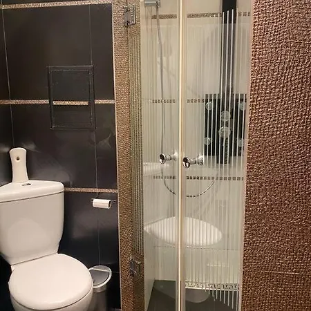 Lovely 1-bedroom With Free Parking Apartment